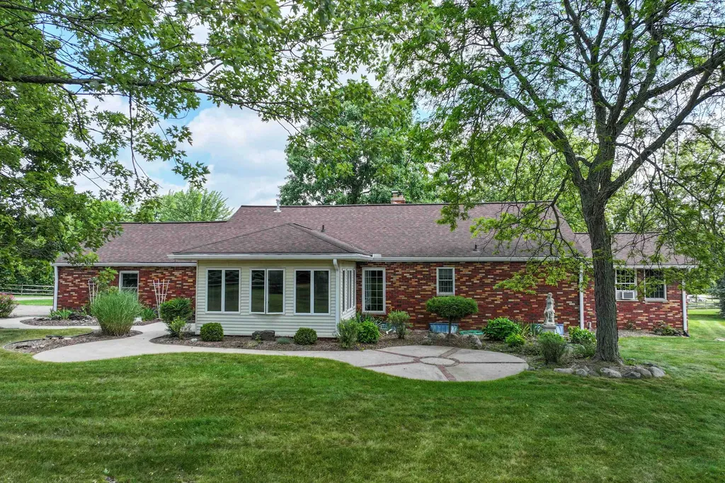 9422 S Saginaw Street Grand Blanc Charter Township MI 48439