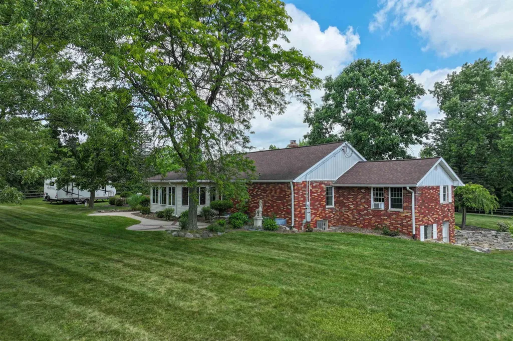 9422 S Saginaw Street Grand Blanc Charter Township MI 48439
