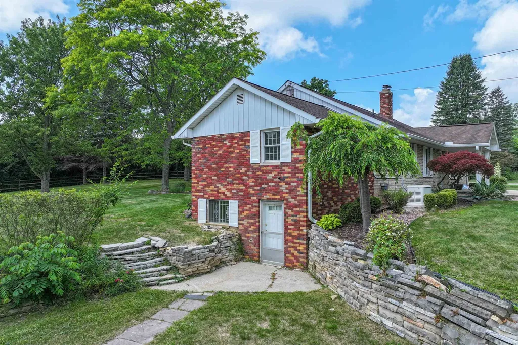 9422 S Saginaw Street Grand Blanc Charter Township MI 48439