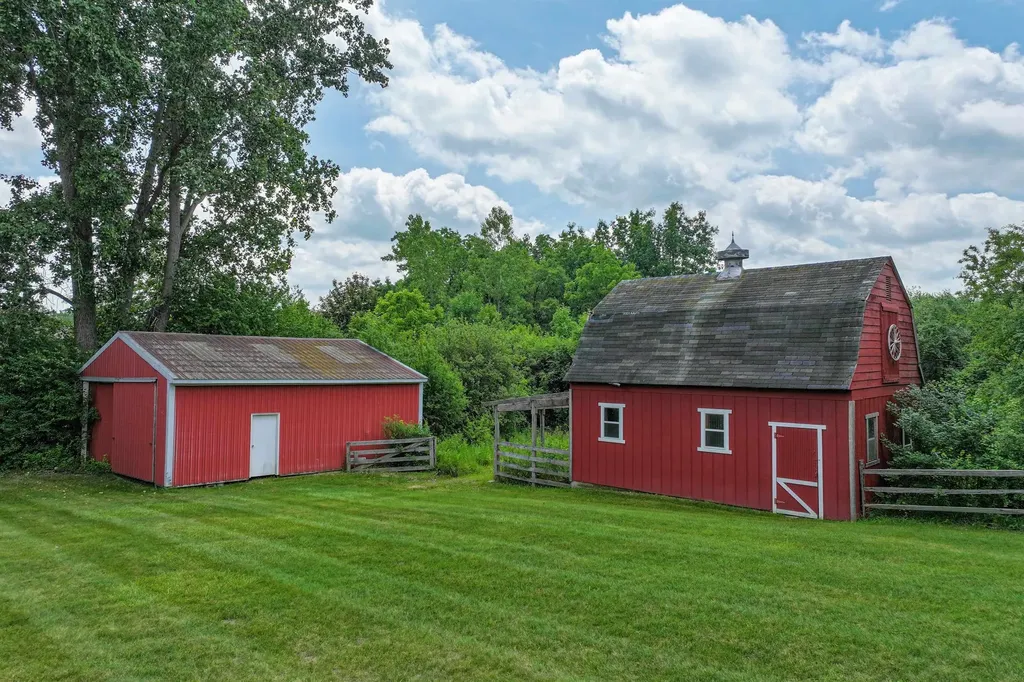 9422 S Saginaw Street Grand Blanc Charter Township MI 48439