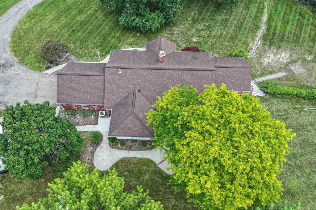 9422 S Saginaw Street Grand Blanc Charter Township MI 48439