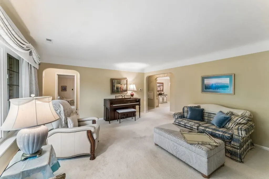 9422 S Saginaw Street Grand Blanc Charter Township MI 48439