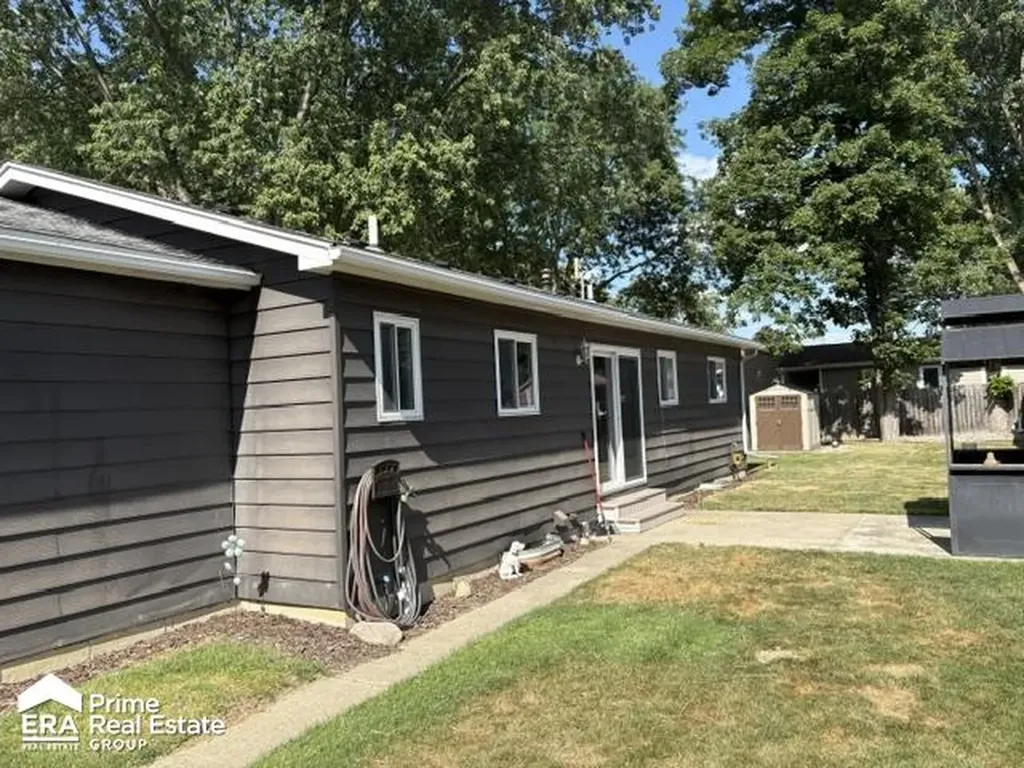 5521 Meadowcrest Drive Flint Charter Township MI 48532