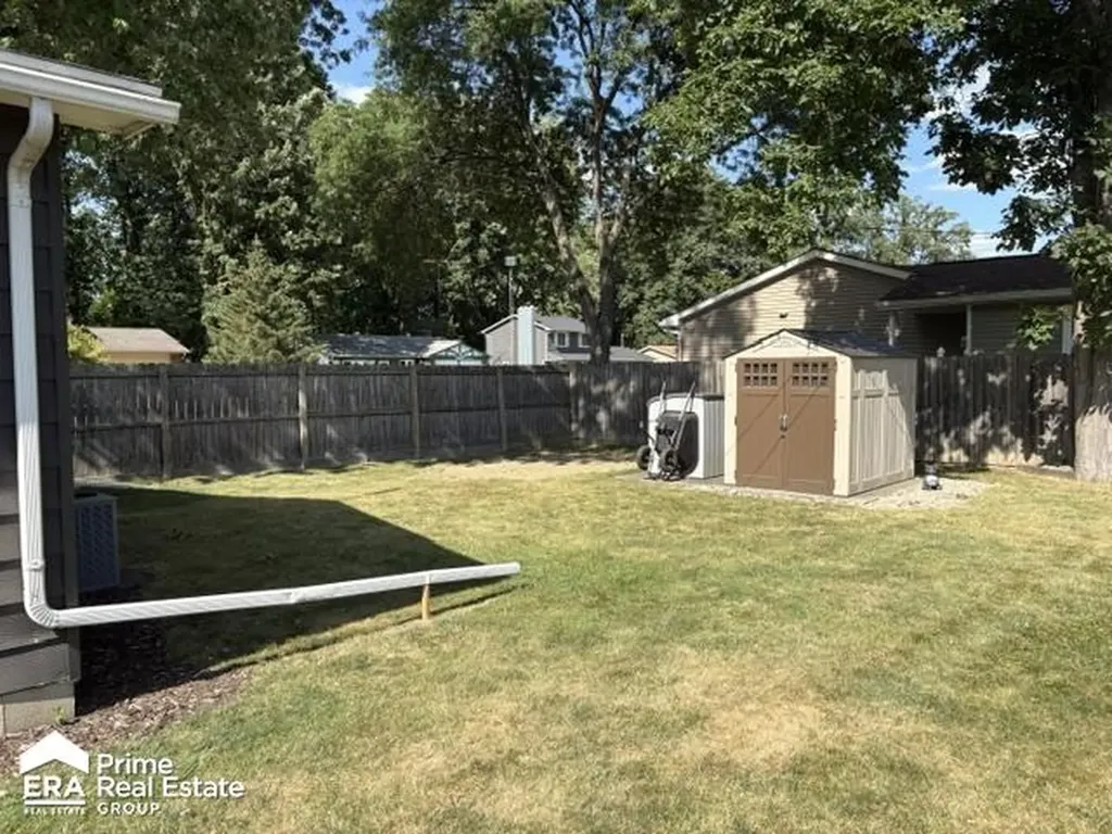 5521 Meadowcrest Drive Flint Charter Township MI 48532