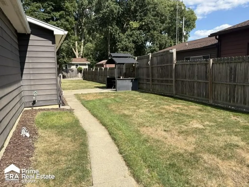 5521 Meadowcrest Drive Flint Charter Township MI 48532