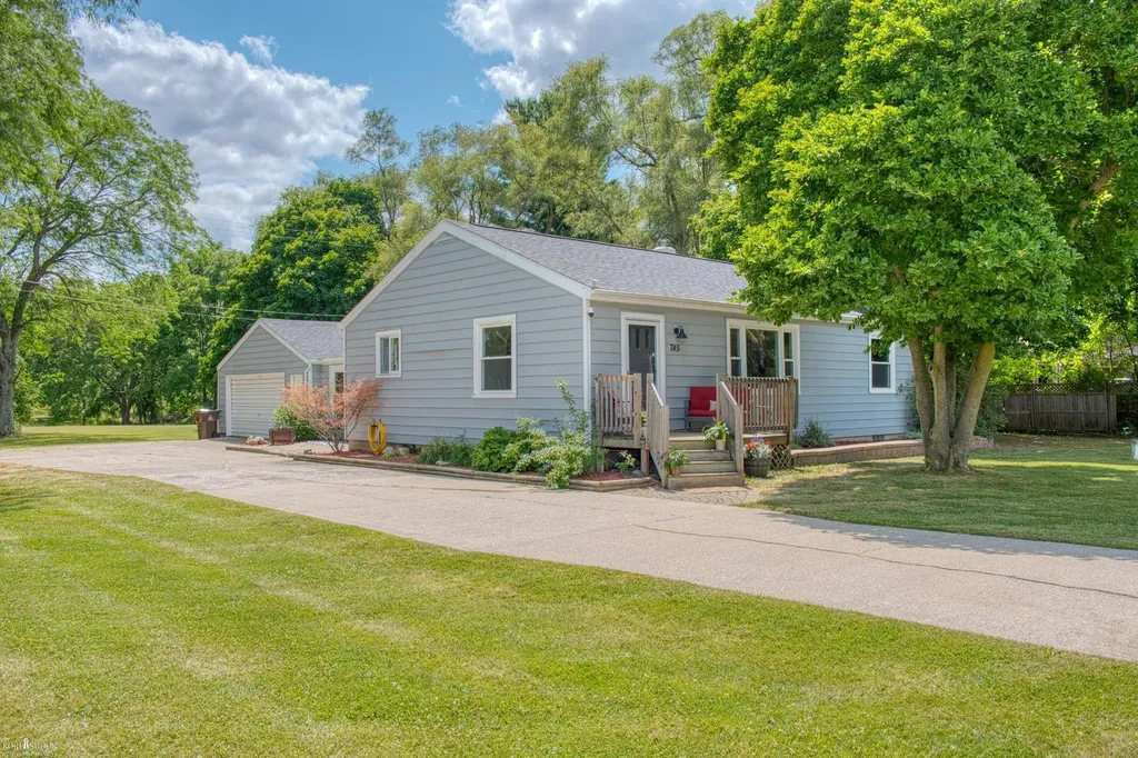 745 Raymond Road Owosso Charter Township MI 48867