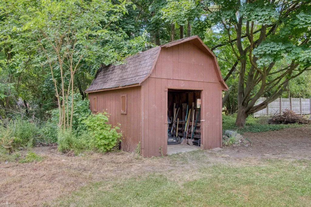 745 Raymond Road Owosso Charter Township MI 48867