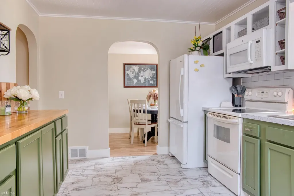 745 Raymond Road Owosso Charter Township MI 48867