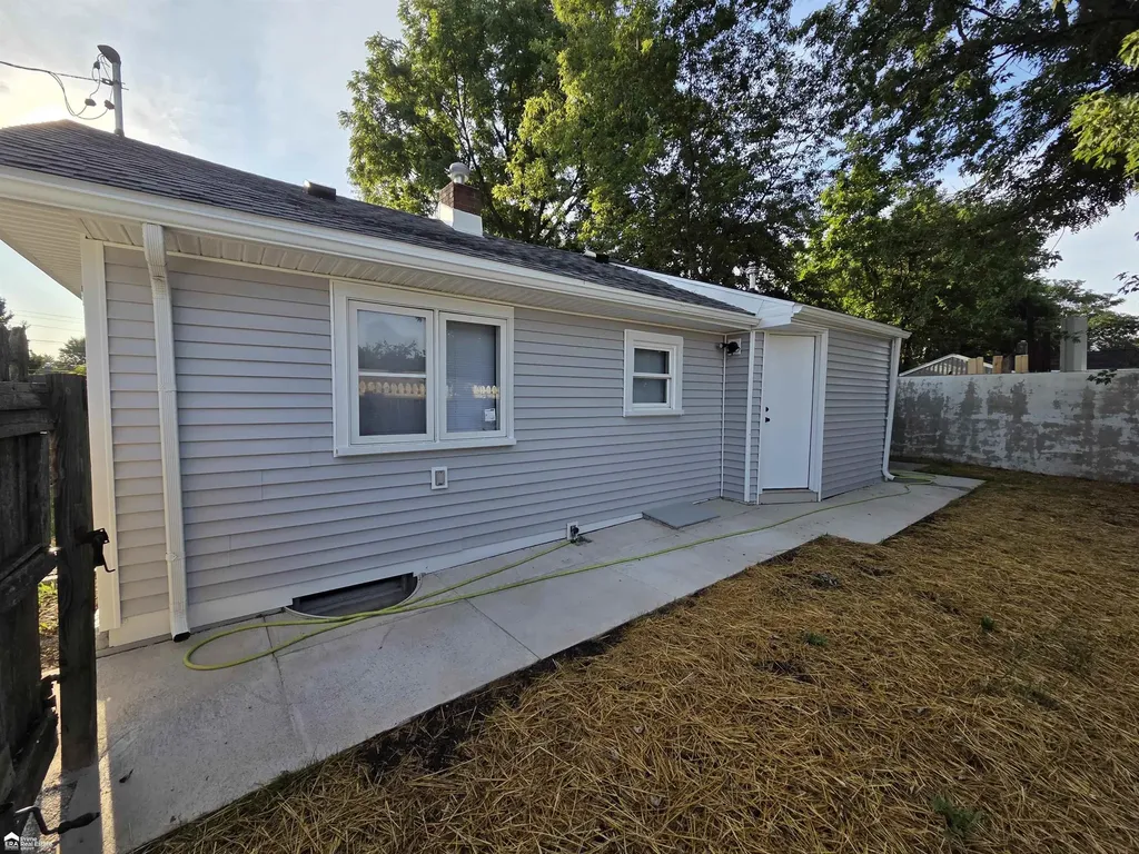 2164 E Whittemore Avenue Burton City MI 48529