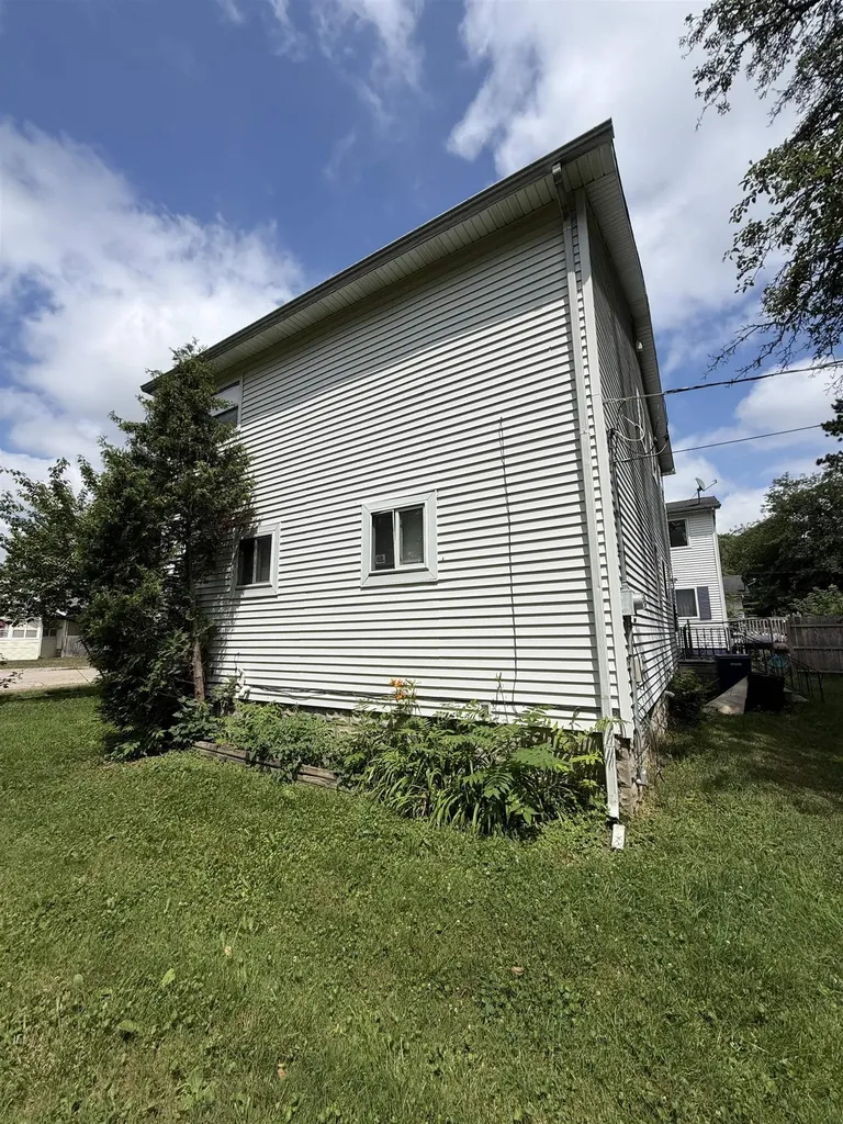 426 Dell Avenue Flint City MI 48507