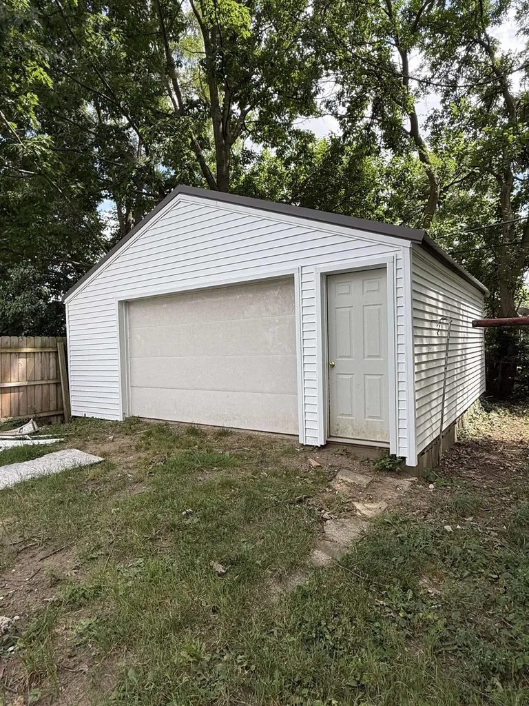 426 Dell Avenue Flint City MI 48507