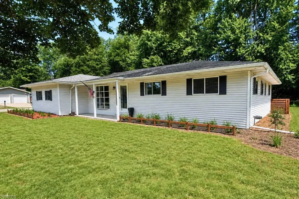 4141 Triwood Road Bridgeport Charter Township MI 48722