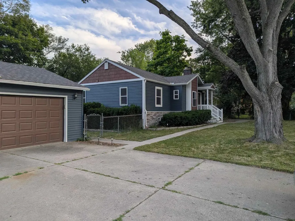 1388 Merle Avenue Burton City MI 48509