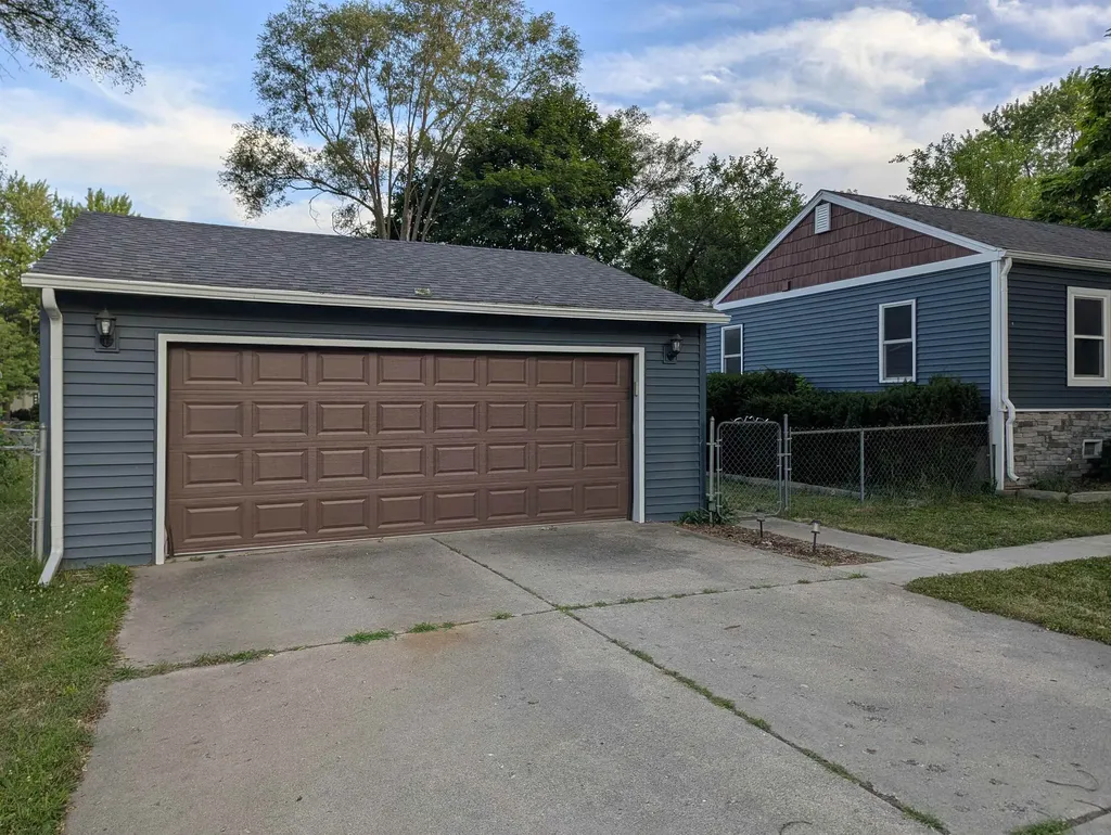 1388 Merle Avenue Burton City MI 48509