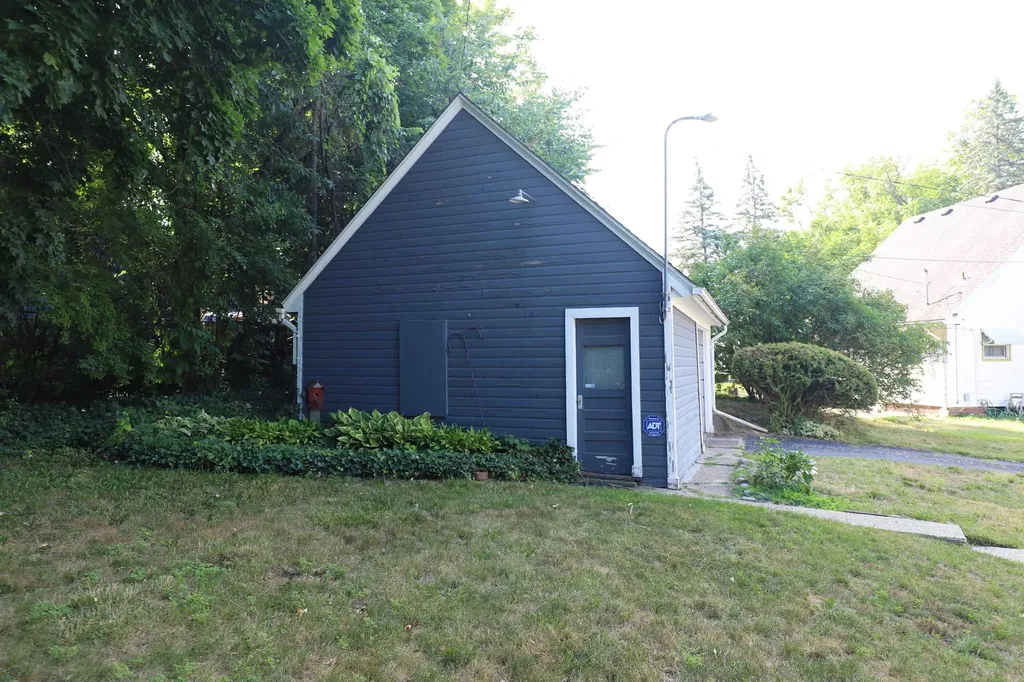 502 Dougherty Place Flint City MI 48504