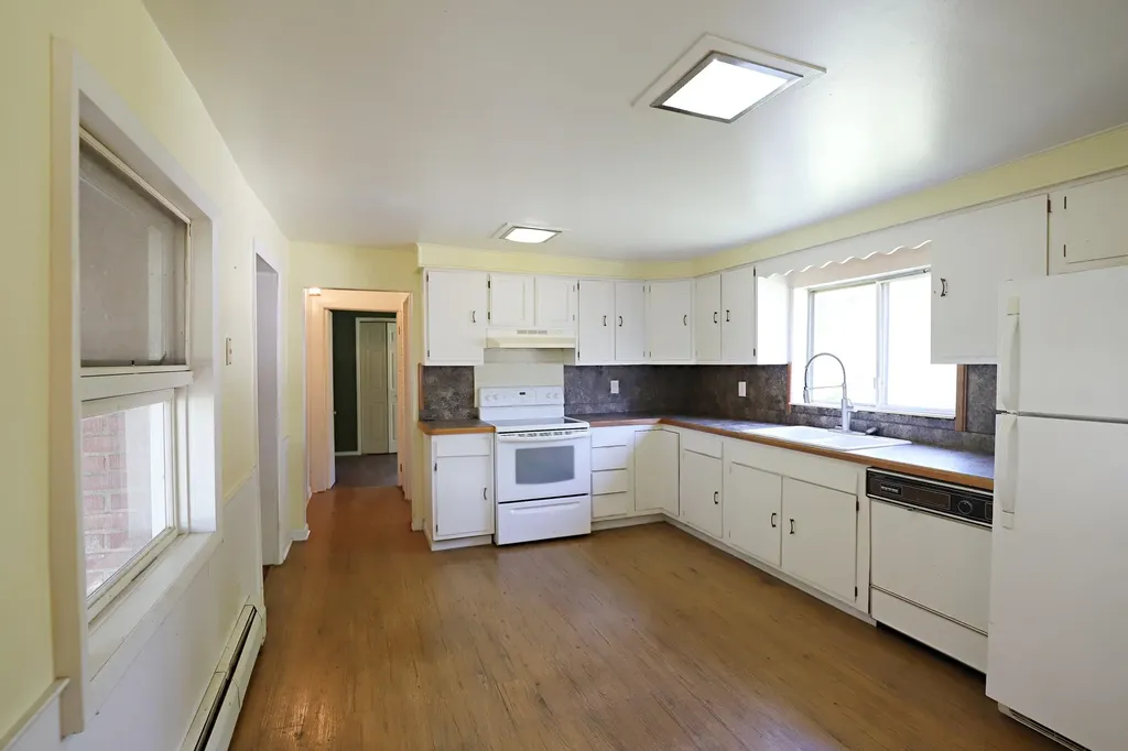 825 E River Road Flushing City MI 48433