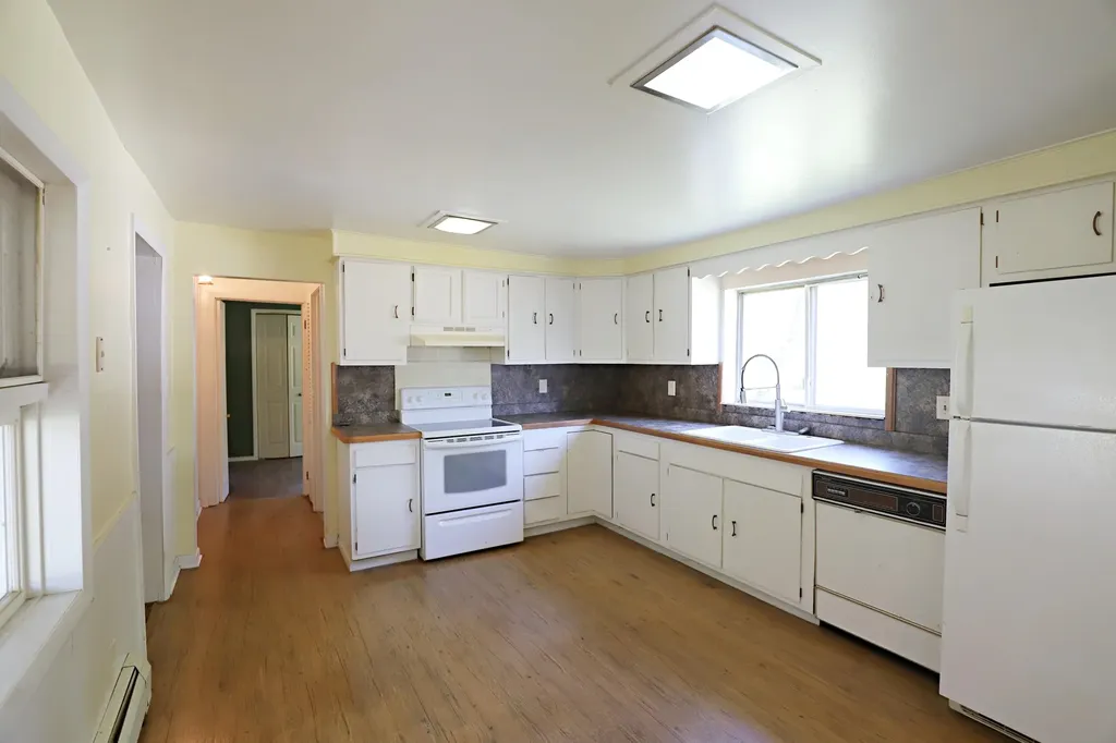 825 E River Road Flushing City MI 48433