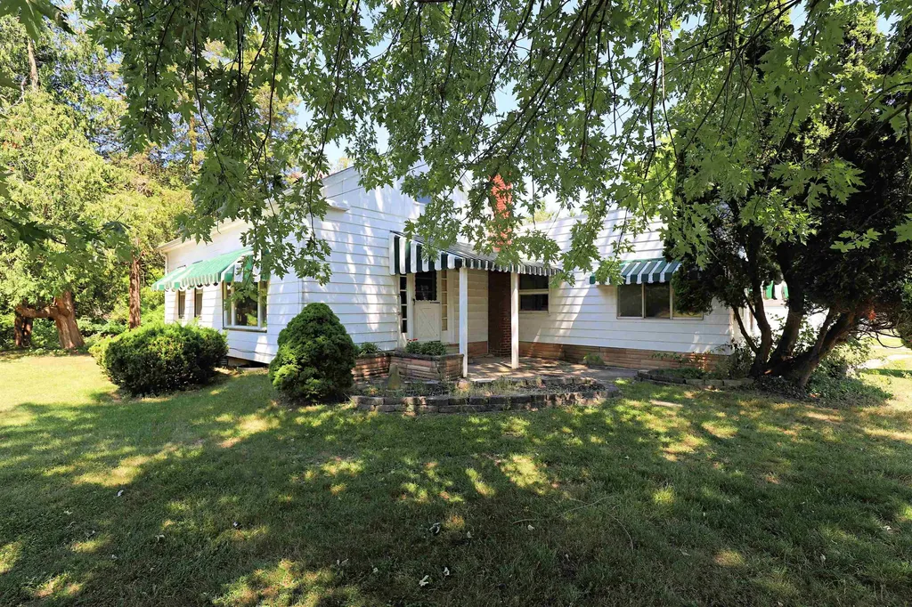 825 E River Road Flushing City MI 48433