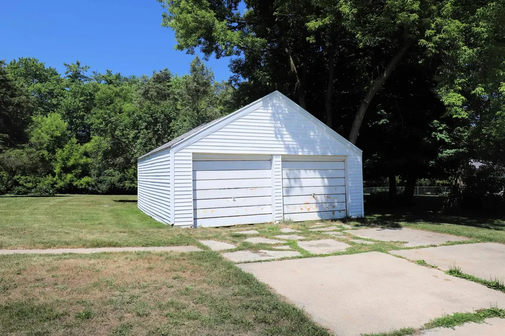 825 E River Road Flushing City MI 48433