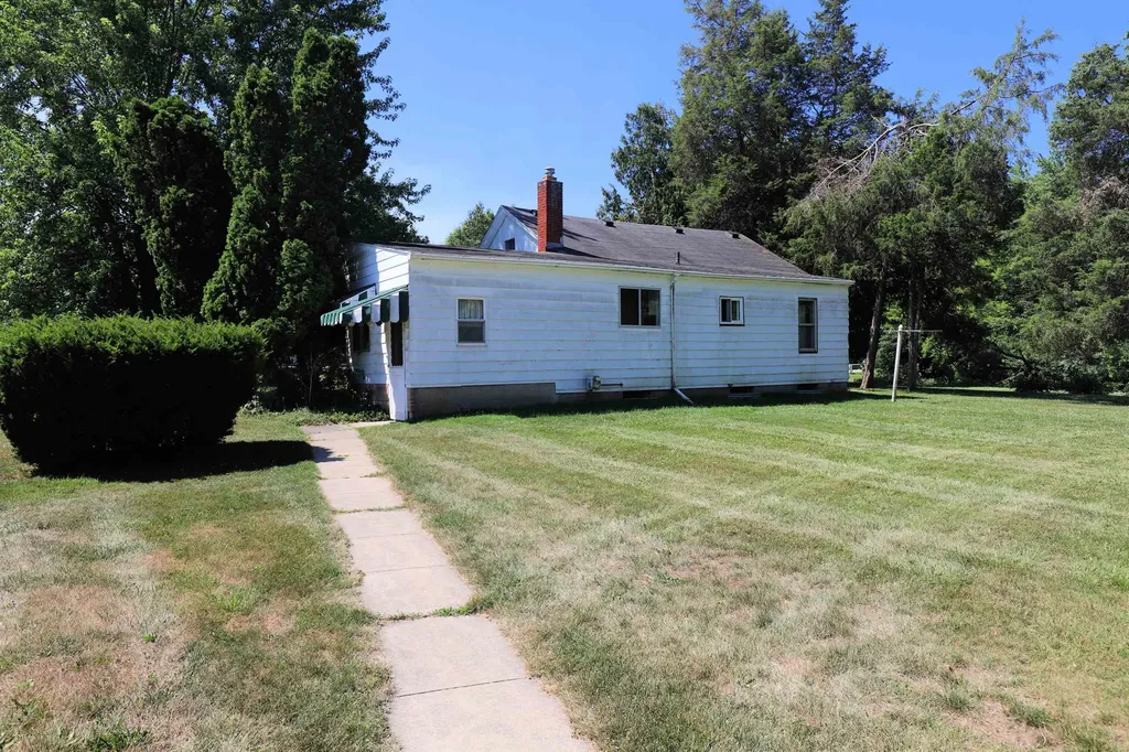 825 E River Road Flushing City MI 48433
