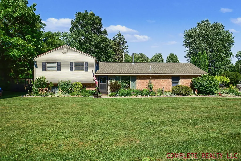 1318 N Jackson Street Lapeer City MI 48446