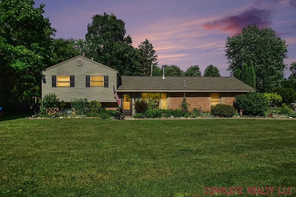 1318 N Jackson Street Lapeer City MI 48446