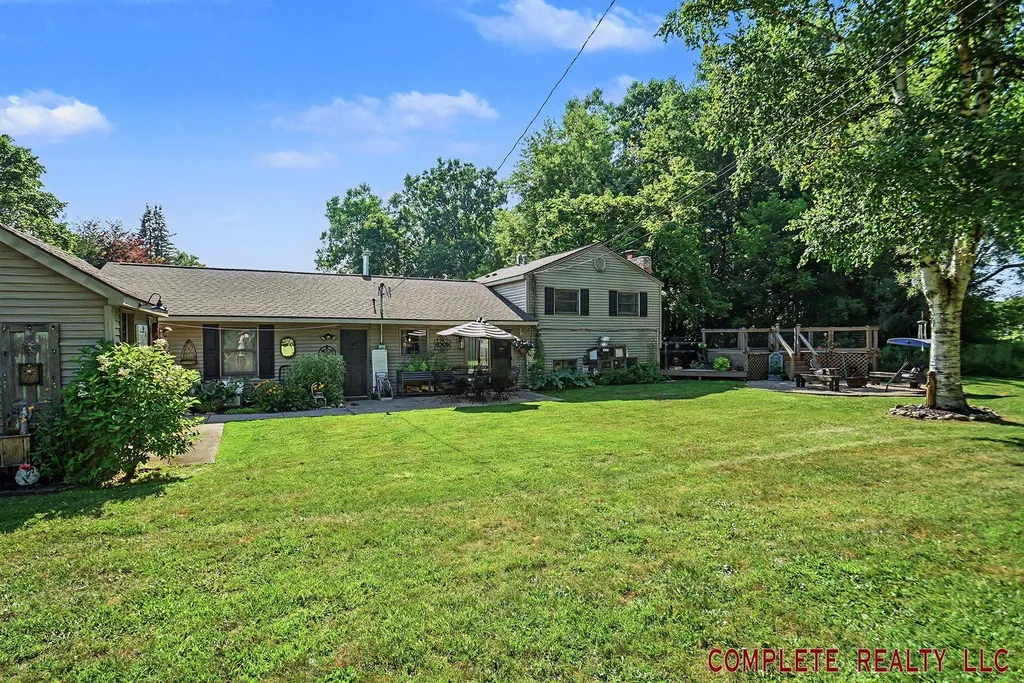 1318 N Jackson Street Lapeer City MI 48446