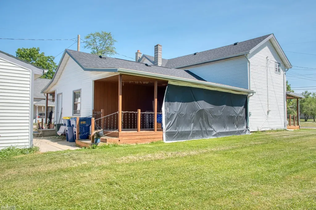 321 E Oliver Street Corunna City MI 48817