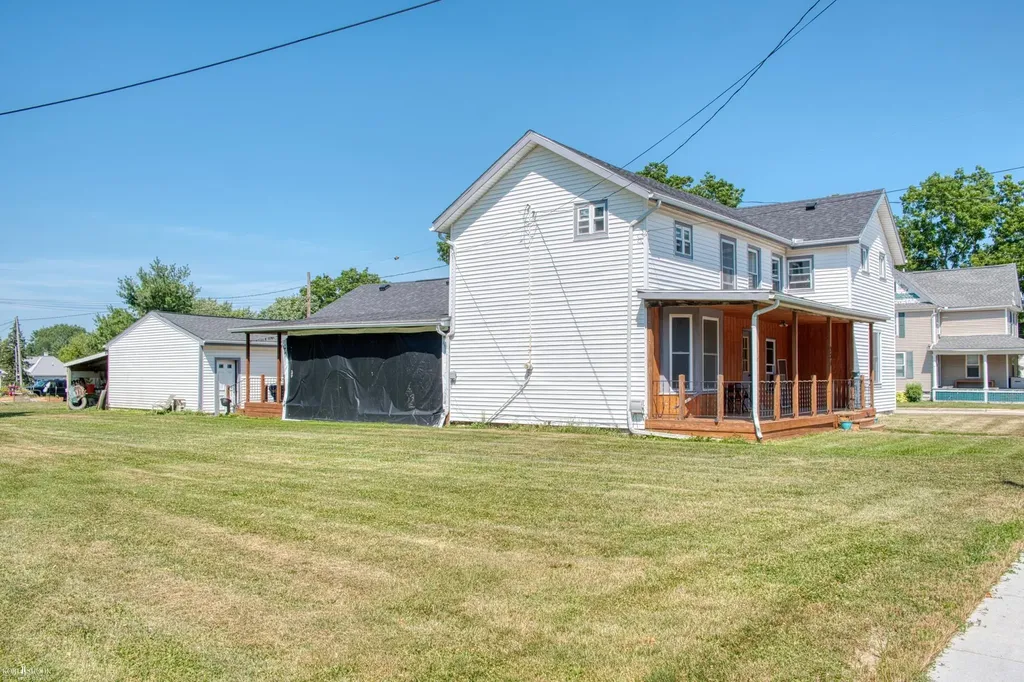 321 E Oliver Street Corunna City MI 48817