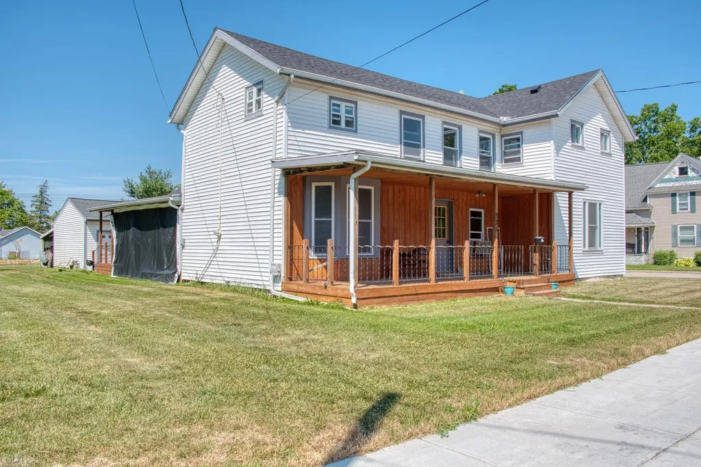 321 E Oliver Street Corunna City MI 48817