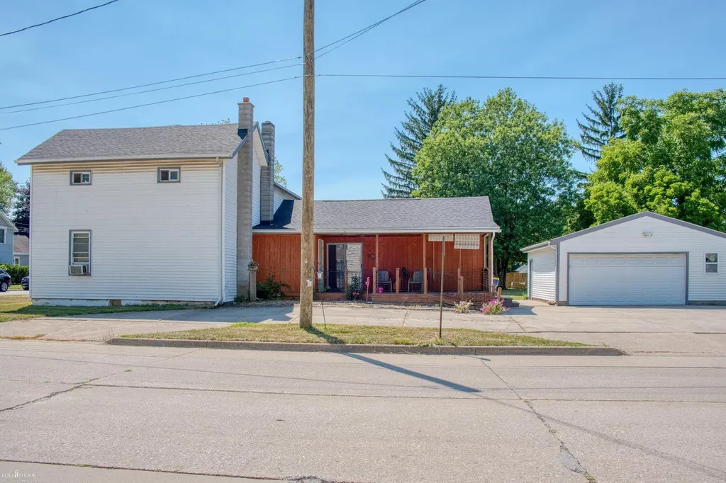 321 E Oliver Street Corunna City MI 48817