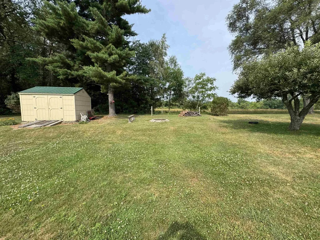9090 Meadowland Drive Grand Blanc Charter Township MI 48439