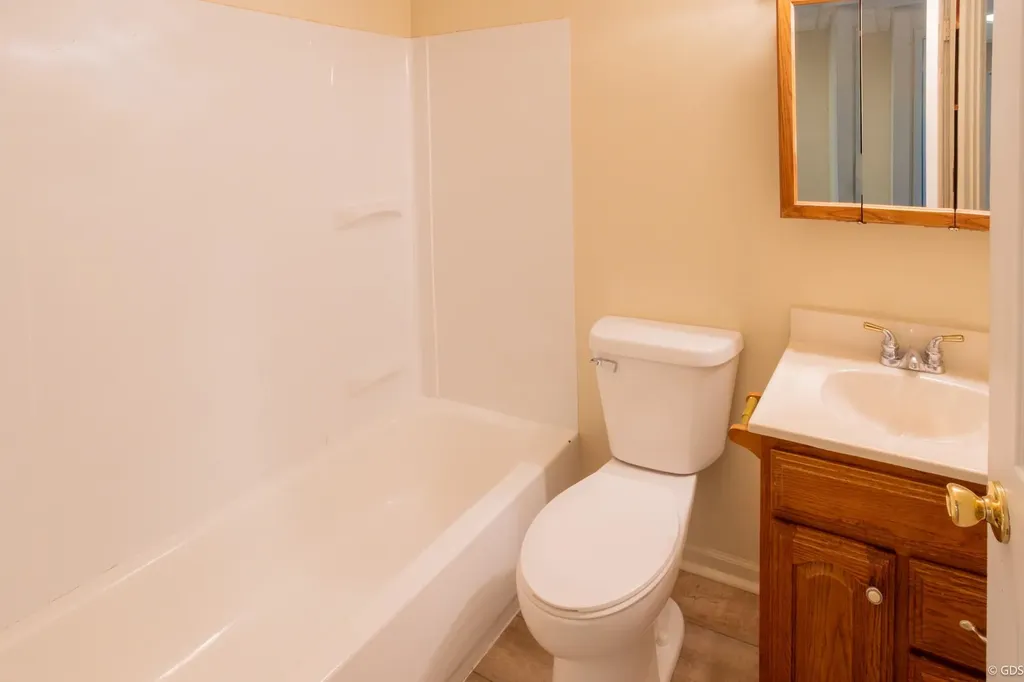2145 E Mclean Unit B Avenue Burton City MI 48529