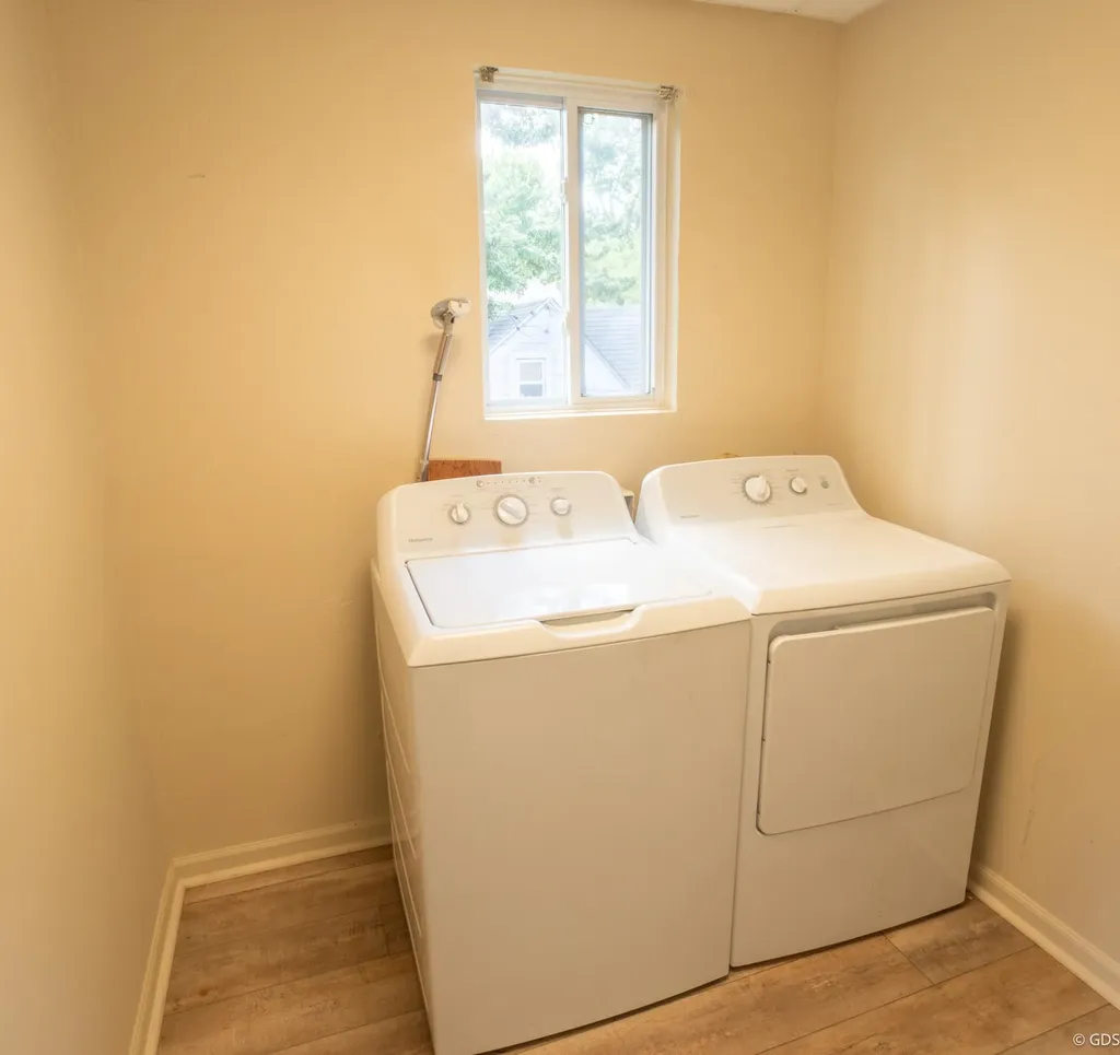2145 E Mclean Unit B Avenue Burton City MI 48529