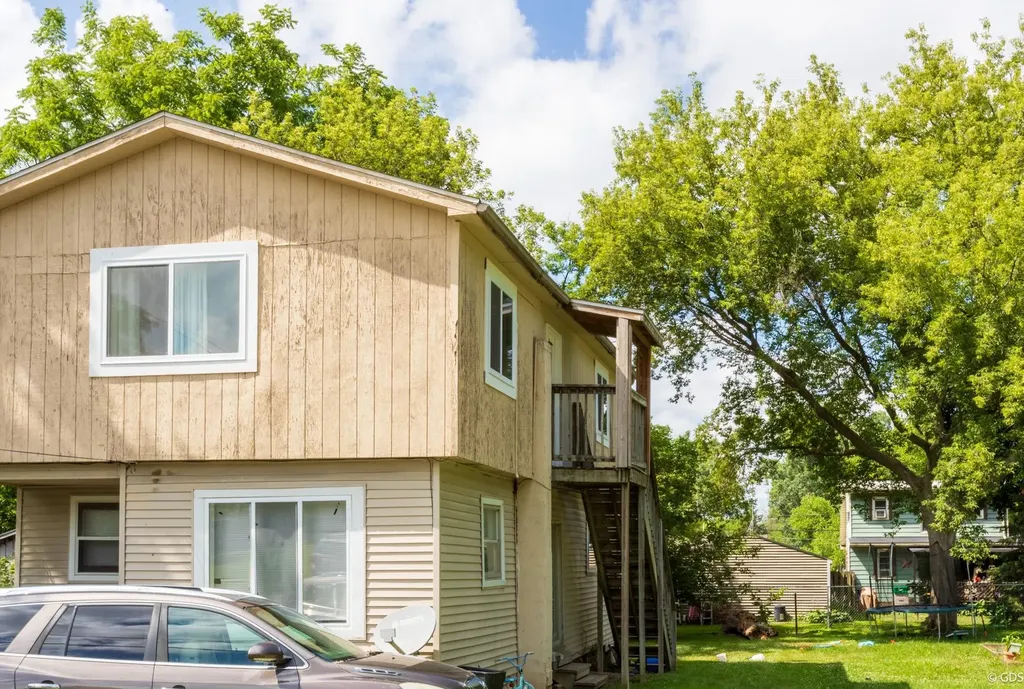2145 E Mclean Unit B Avenue Burton City MI 48529