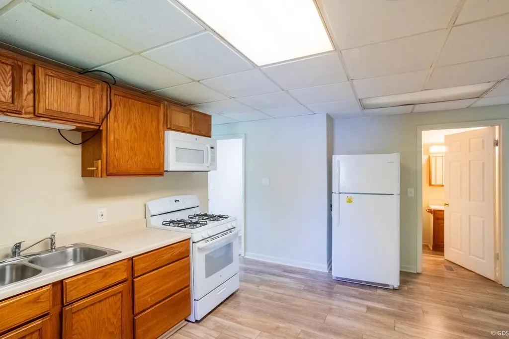 2145 E Mclean Unit B Avenue Burton City MI 48529
