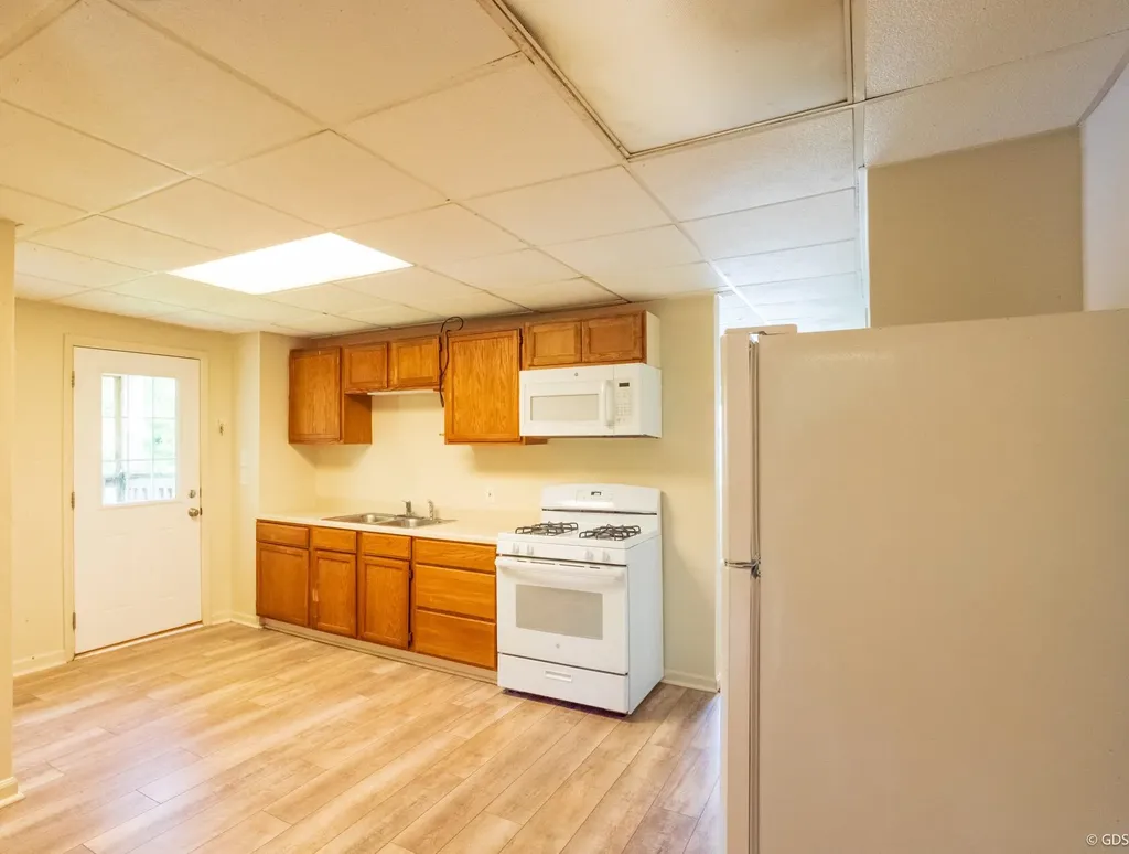 2145 E Mclean Unit B Avenue Burton City MI 48529