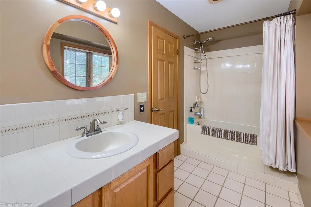 11523 Kings Coach Road Grand Blanc City MI 48439