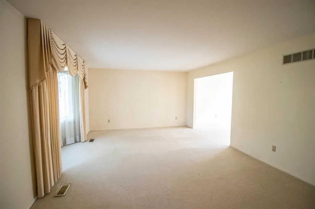 11651 Kings Charter Road Grand Blanc City MI 48439