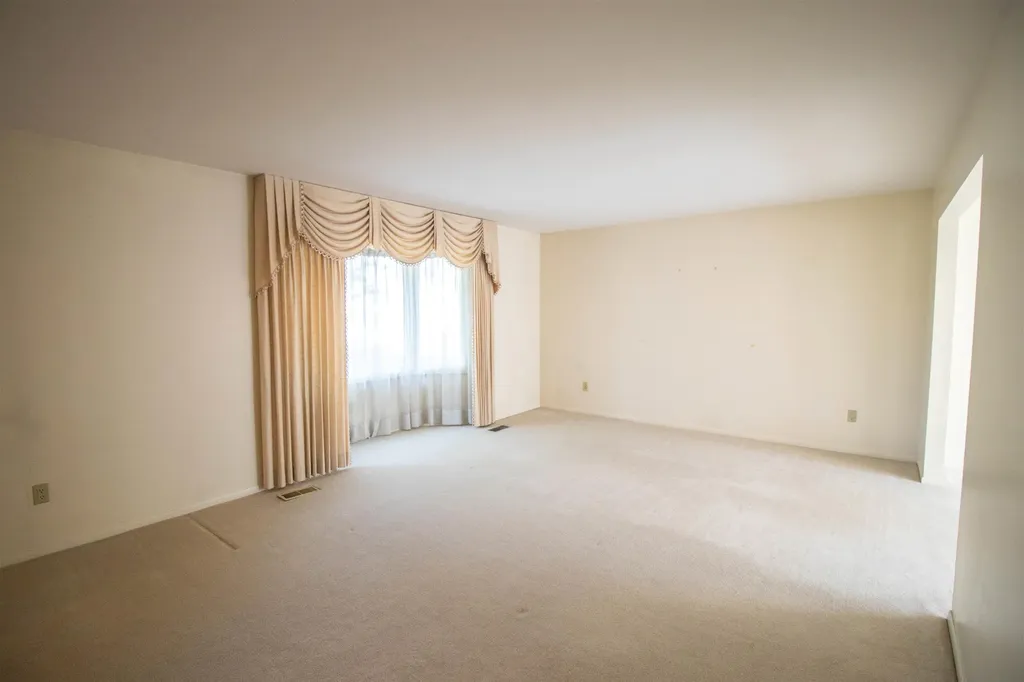 11651 Kings Charter Road Grand Blanc City MI 48439