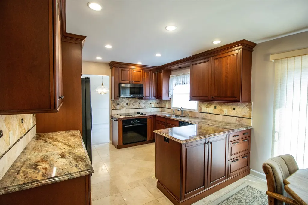 11651 Kings Charter Road Grand Blanc City MI 48439