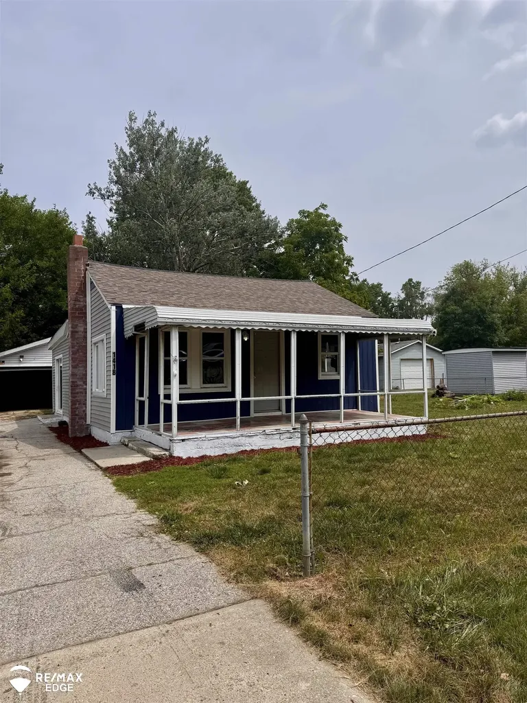 1418 W Juliah Avenue Flint City MI 48505