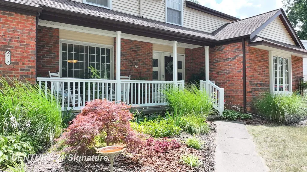 212 Cedarwood Drive Flushing City MI 48433