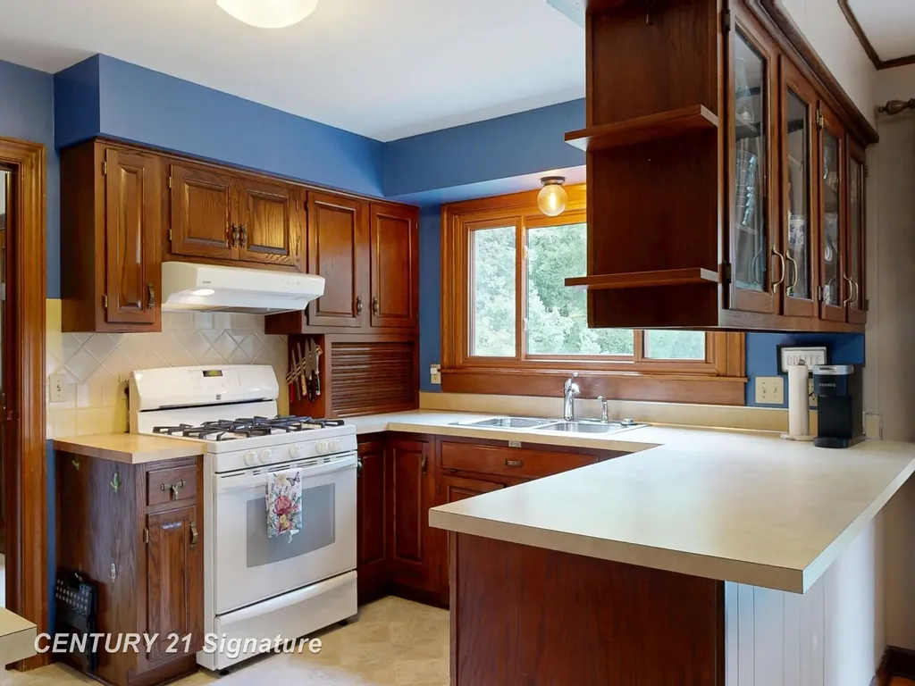 212 Cedarwood Drive Flushing City MI 48433