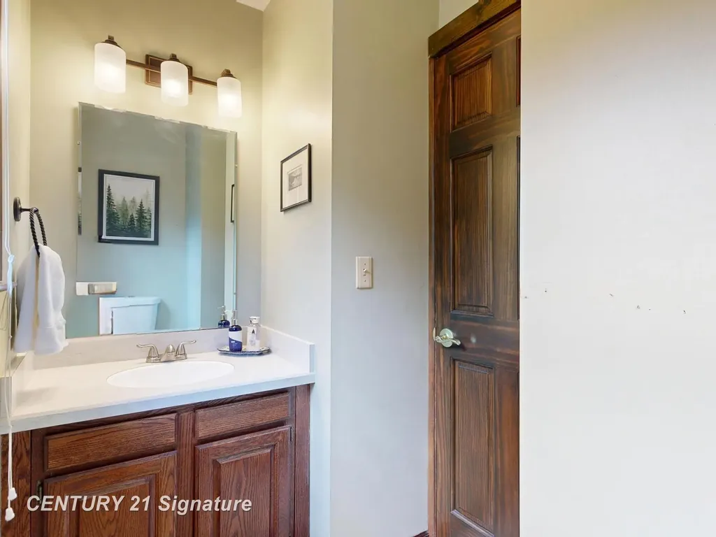 212 Cedarwood Drive Flushing City MI 48433