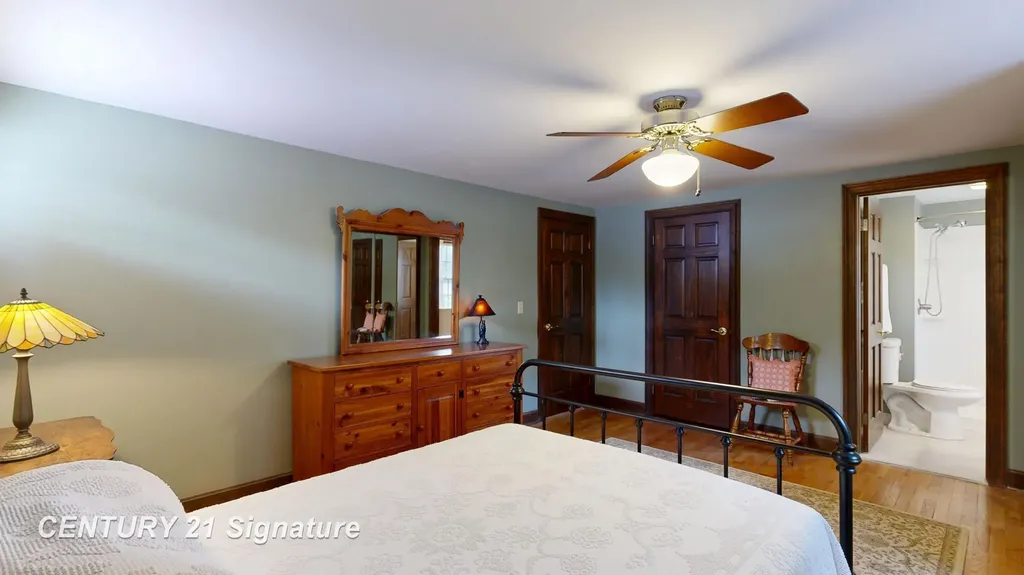 212 Cedarwood Drive Flushing City MI 48433