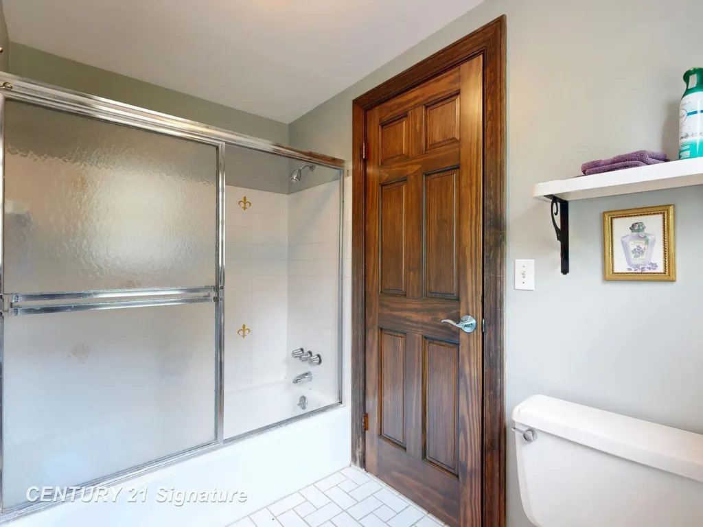 212 Cedarwood Drive Flushing City MI 48433