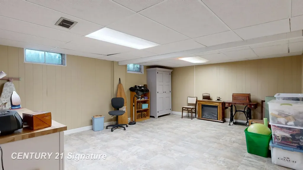212 Cedarwood Drive Flushing City MI 48433