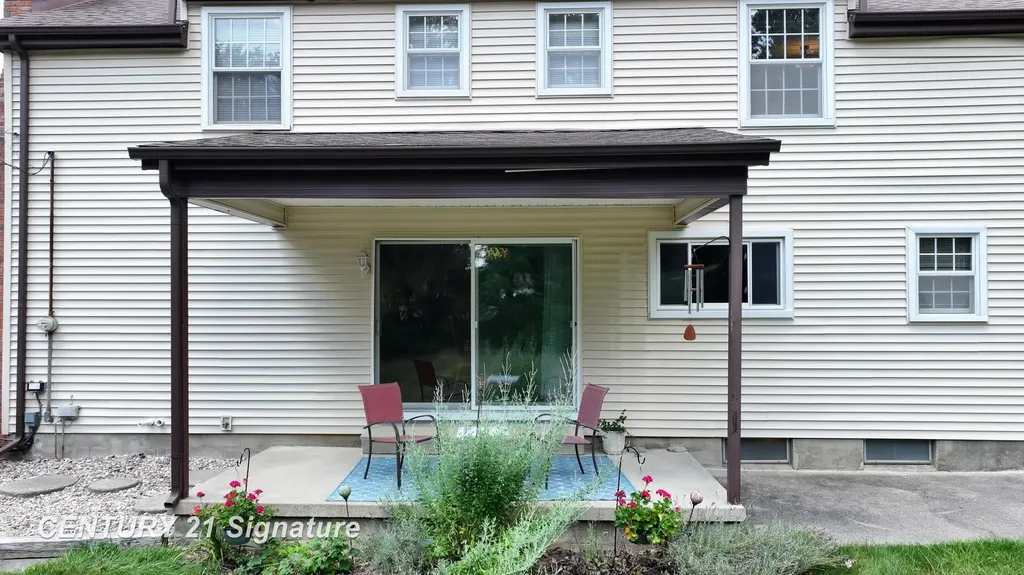 212 Cedarwood Drive Flushing City MI 48433