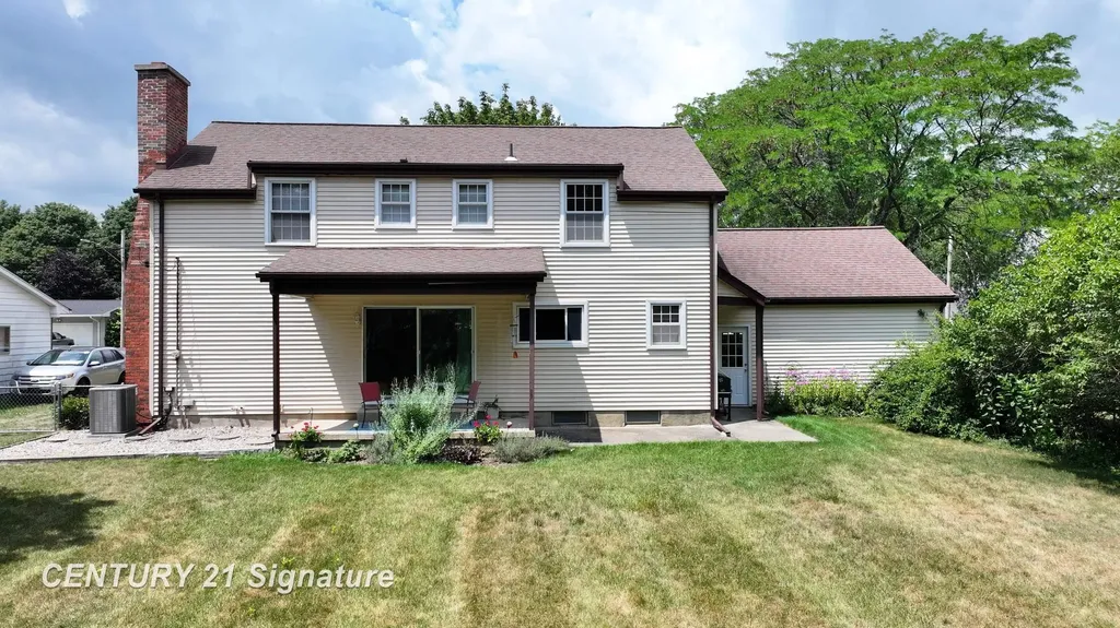 212 Cedarwood Drive Flushing City MI 48433